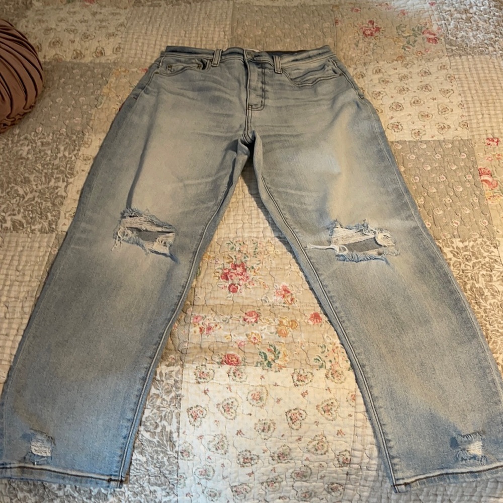 Tilly’s Wide Leg Boyfriend Jeans Super Soft Distressed NWT